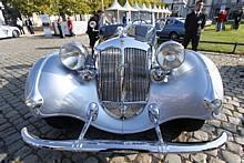 Horch (Auto Union) 853 A Spezial Roadster Baujahr 1938 in mondänem Schloss-Ambiente. Foto: auto-reporter.net